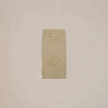Load image into Gallery viewer, TRC Midori String &amp; Washer C7 envelope kraft
